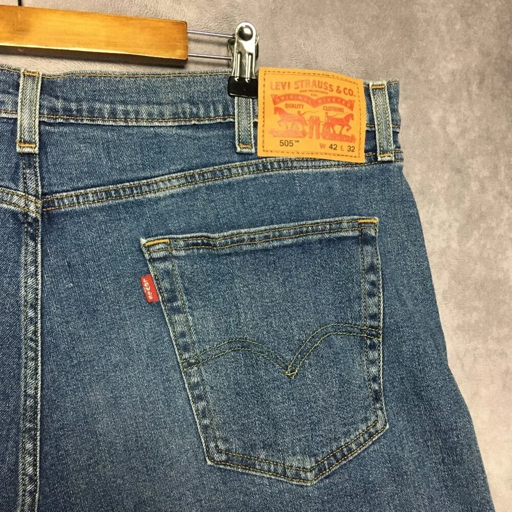 Levis Mens 505 Regular Fit Blue Jeans size 42x32 Stretch Denim Pants Cool Fading